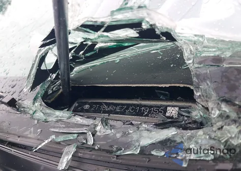 2018 Toyota Corolla Le z USA, uszkodzony, nr VIN 2T1BURHE7JC119155